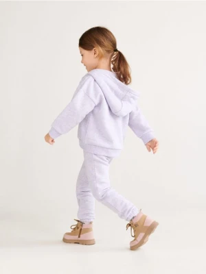 Reserved - Dresowe spodnie jogger - lawendowy