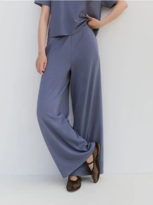 Reserved - Dresowe spodnie z modalem - jasnoniebieski