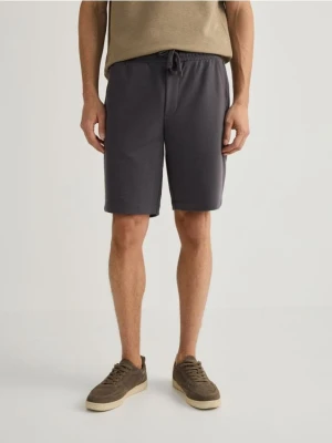 Reserved - Dresowe szorty regular fit - ciemnoszary