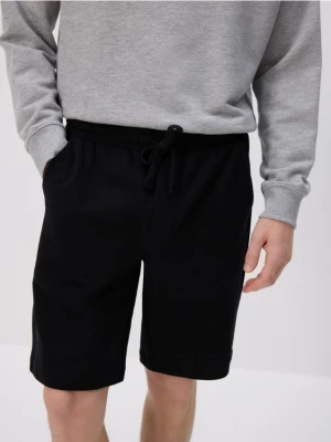 Reserved - Dresowe szorty regular fit - czarny