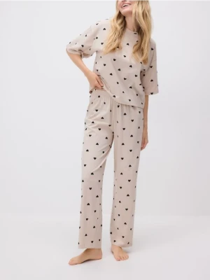 Reserved - Dwuczęściowa piżama w serca - beżowy