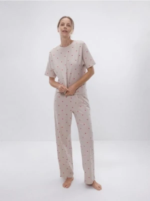 Reserved - Dwuczęściowa piżama w serca - beżowy