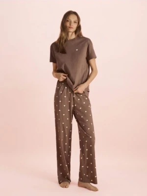 Reserved - Dwuczęściowa piżama w serca - brązowy