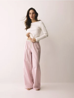 Reserved - Dwuczęściowa piżama z haftem - lawendowy