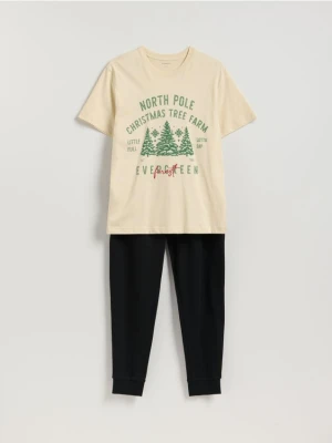 Reserved - Dwuczęściowa piżama ze świątecznym nadrukiem - złamana biel