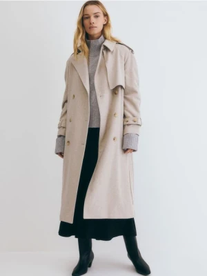 Reserved - Dwurzędowy płaszcz z dodatkiem wełny - beżowy