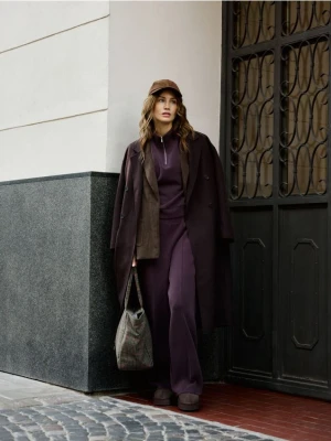 Reserved - Dwurzędowy taliowany płaszcz - ciemnobrązowy