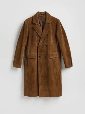 Reserved - Dwurzędowy zamszowy płaszcz - brązowy