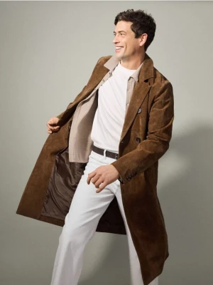 Reserved - Dwurzędowy zamszowy płaszcz - brązowy