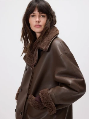 Reserved - Dwustronna kurtka z imitacji skóry - ciemnobrązowy