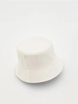 Reserved - Dwustronny bucket hat - biały