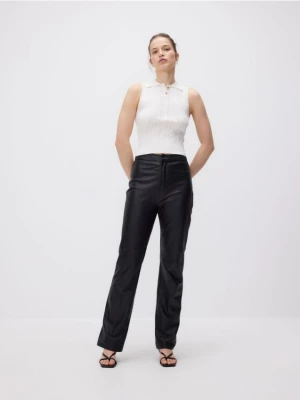 Reserved - Dzianinowa bluzka z kołnierzykiem - biały