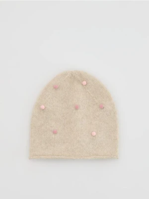 Reserved - Dzianinowa czapka z aplikacją - kremowy