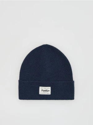 Reserved - Dzianinowa czapka z naszywką - ciemnoszary