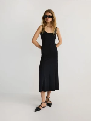 Reserved - Dzianinowa sukienka midi - czarny