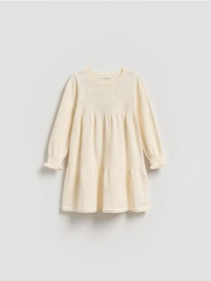 Reserved - Dzianinowa sukienka z haftem - kremowy