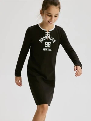 Reserved - Dzianinowa sukienka z nadrukiem - brązowy