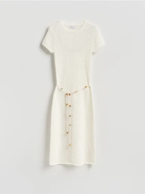 Reserved - Dzianinowa sukienka z paskiem - kremowy