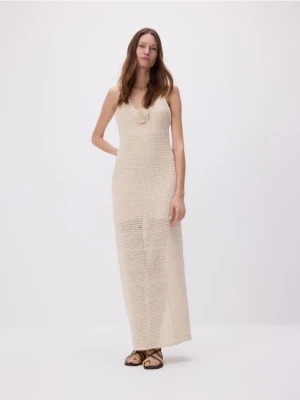 Reserved - Dzianinowa sukienka z różą - beżowy