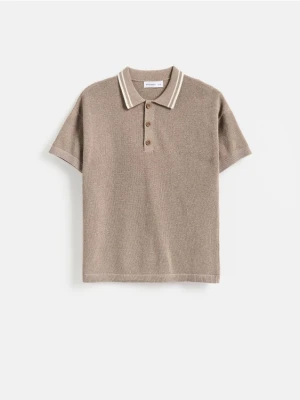 Reserved - Dzianinowe polo z krótkim rękawem - brązowy