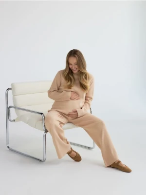 Reserved - Dzianinowe spodnie w prążek - beżowy