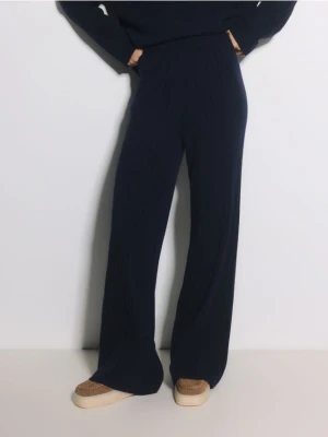 Reserved - Dzianinowe spodnie w prążek - granatowy