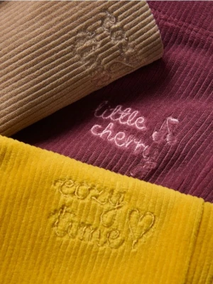 Reserved - Dzianinowe spodnie z haftem - bursztynowy