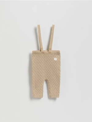 Reserved - Dzianinowe spodnie z szelkami - beżowy
