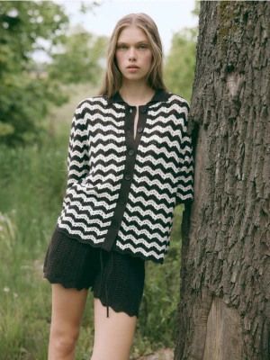 Reserved - Dzianinowe szorty z wiązaniem - brązowy