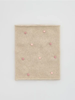 Reserved - Dzianinowy komin z aplikacją - kremowy