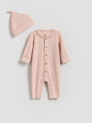 Reserved - Dzianinowy pajacyk z czapką - brudny róż