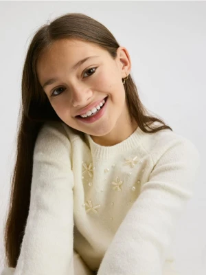 Reserved - Dzianinowy sweter z aplikacją - złamana biel