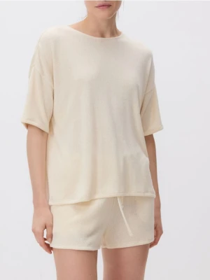 Reserved - Dzianinowy t-shirt z wiskozą - kremowy
