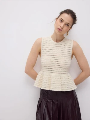 Reserved - Dzianinowy top z baskinką - kremowy