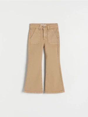 Reserved - Elastyczne jeansy flare - beżowy