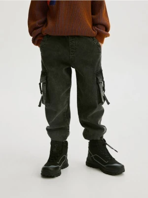 Reserved - Elastyczne jeansy jogger - szary