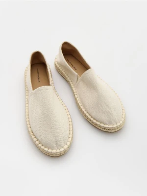 Reserved - Espadryle z plecionką - beżowy