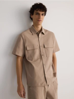 Reserved - Gładka koszula regular fit - beżowy