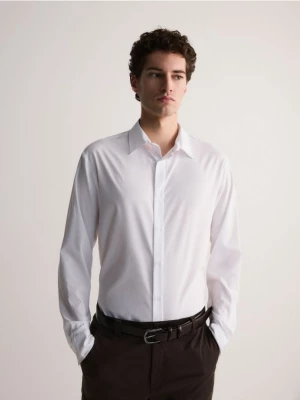 Reserved - Gładka koszula regular fit - biały