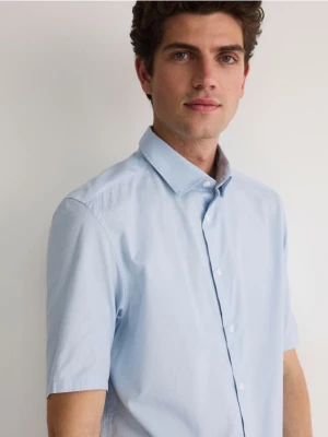 Reserved - Gładka koszula regular fit - jasnoniebieski