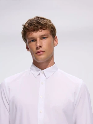 Reserved - Gładka koszula slim fit - biały