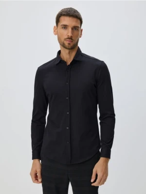 Reserved - Gładka koszula slim fit - czarny