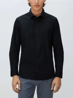 Reserved - Gładka koszula slim fit - czarny