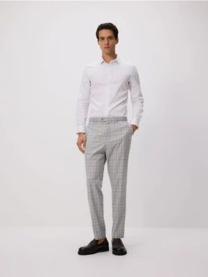 Reserved - Gładka koszula super slim fit - biały