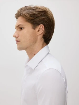 Reserved - Gładka koszula super slim fit - biały