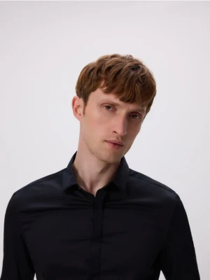 Reserved - Gładka koszula super slim fit - czarny