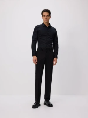 Reserved - Gładka koszula super slim fit - czarny