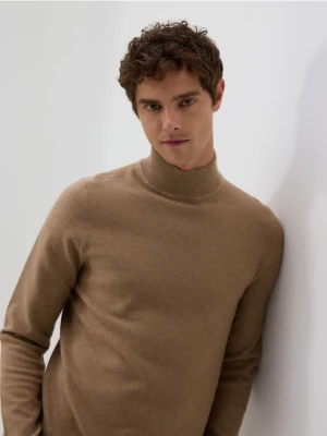 Reserved - Gładki golf z dzianiny - brązowy