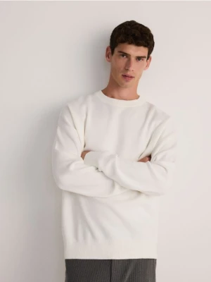 Reserved - Gładki sweter z bawełną - biały