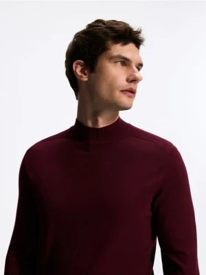 Reserved - Gładki sweter z półgolfem - bordowy